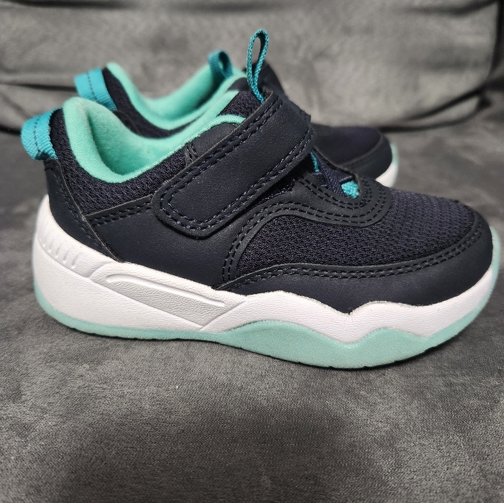 Cat & Jack Kids Black and Green Sneakers NWOT - Picture 3 of 5